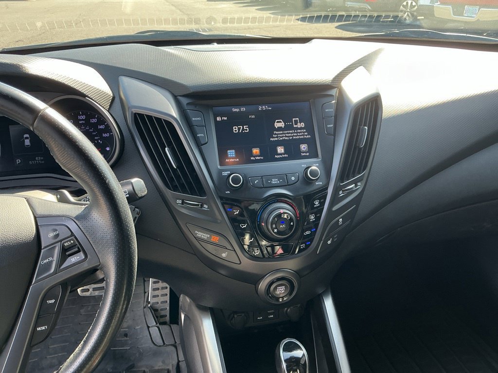 Used 2017 Hyundai Veloster Turbo FWD image 9