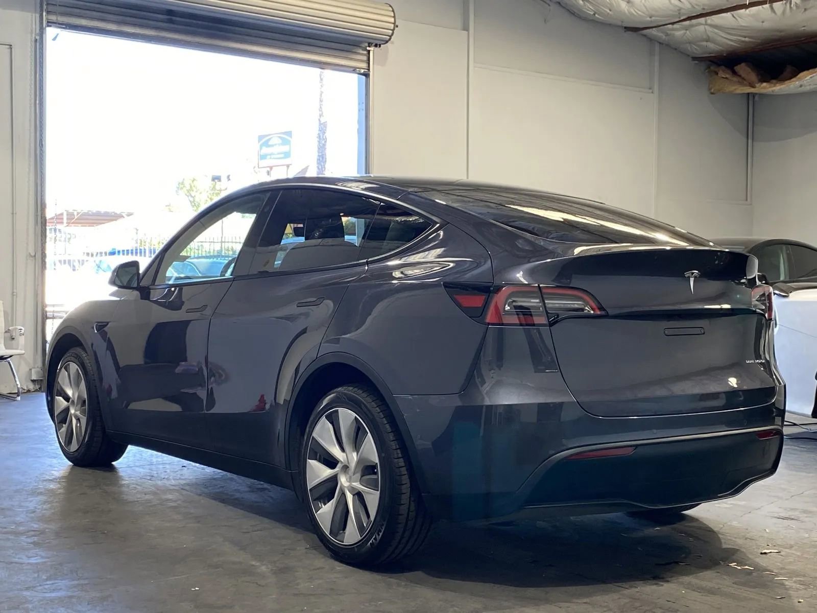 Used 2021 Tesla Model Y Long Range image 2