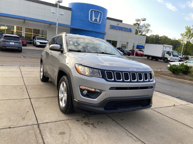 Used 2019 Jeep Compass Latitude image 2