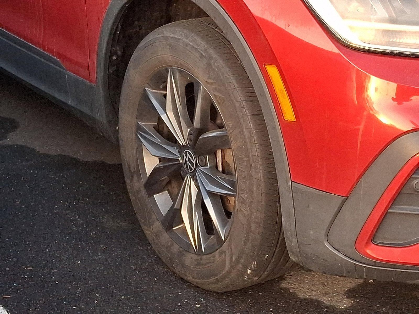 Used 2022 Volkswagen Tiguan SE image 6