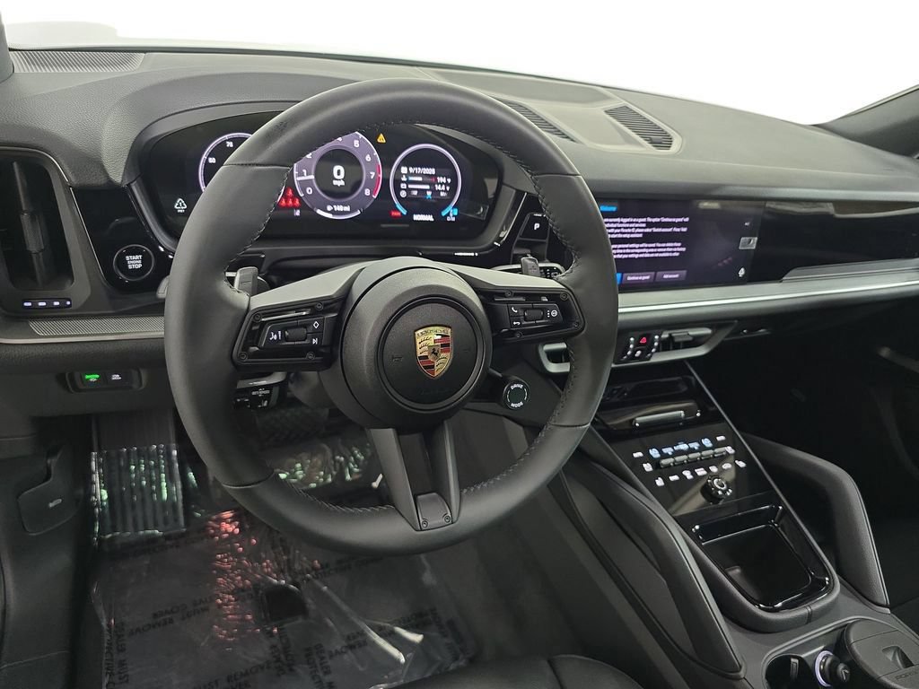 Certified 2025 Porsche Cayenne AWD/4WD image 4