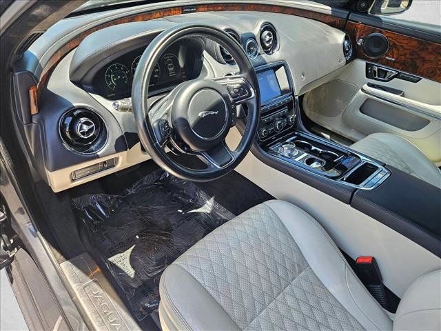 Used 2017 Jaguar XJ L Portfolio RWD image 10