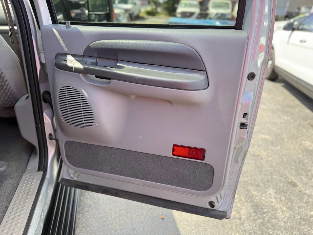 Used 2001 Ford Excursion XLT image 19