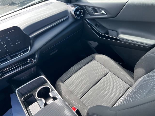 Used 2025 Chevrolet Equinox LT w/ Midnight Edition image 13