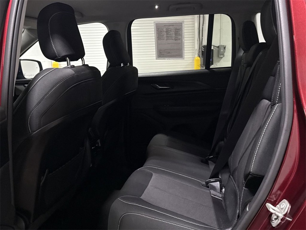Used 2023 Jeep Grand Cherokee Laredo image 22