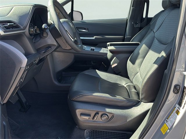 Used 2024 Toyota Sienna XLE Woodland Edition image 19