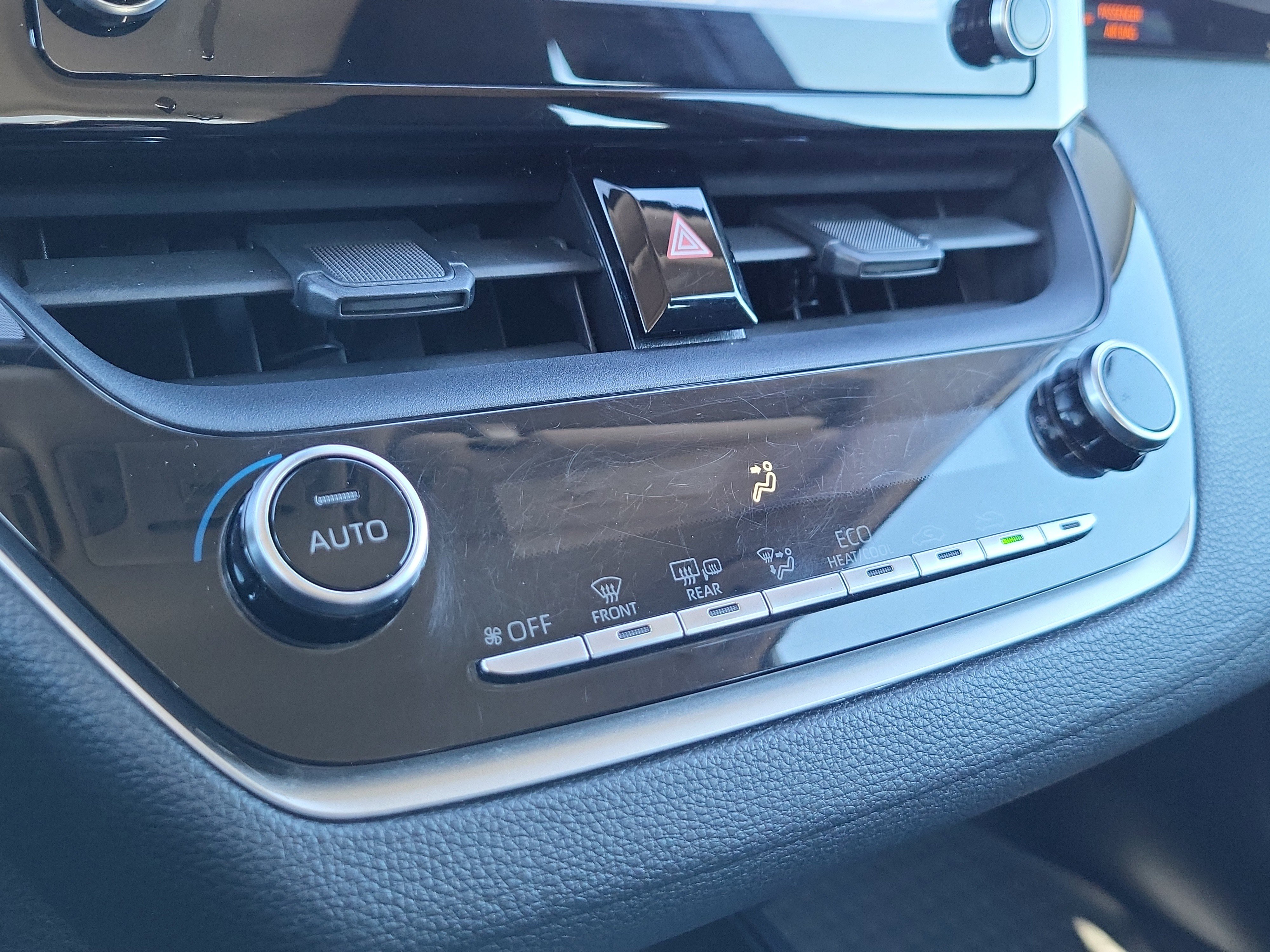 Used 2020 Toyota Corolla LE image 23