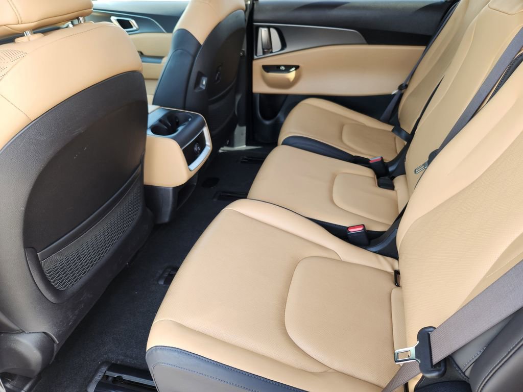 Certified 2024 Kia Carnival LX image 11
