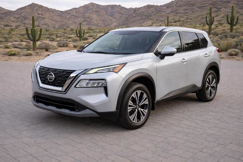 Used 2021 Nissan Rogue SV image 3