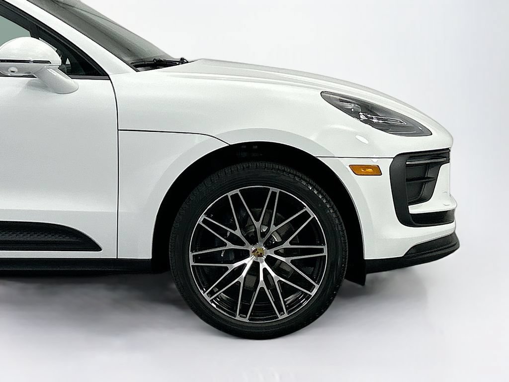 Used 2026 Porsche Macan AWD/4WD image 11