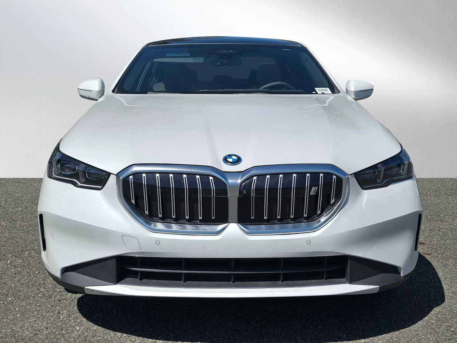 Used 2024 BMW i5 eDrive40i w/ M Sport Package image 2