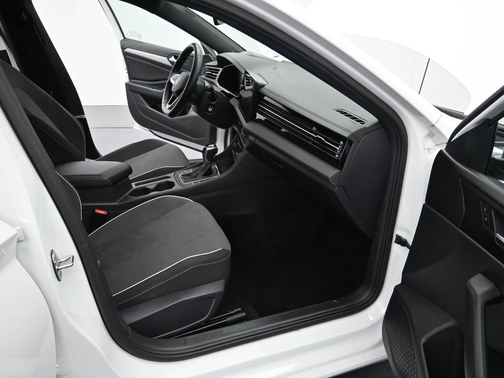 Used 2025 Volkswagen Jetta Sport FWD image 16