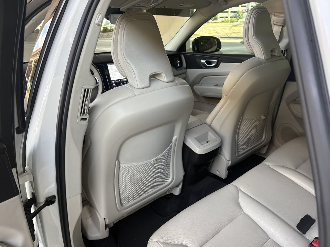 Used 2024 Volvo XC60 B5 Plus AWD/4WD image 21