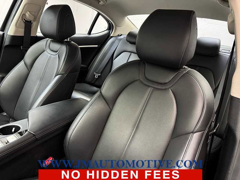 Used 2022 Genesis G70 2.0T image 13