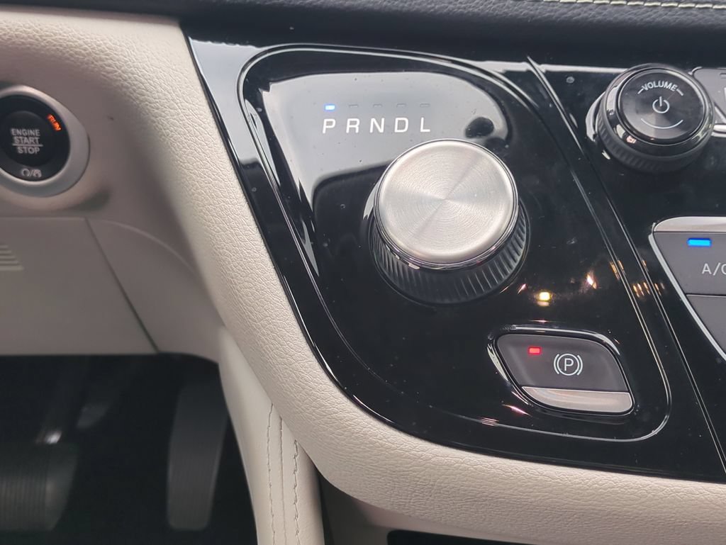 Used 2022 Chrysler Pacifica Limited FWD image 21