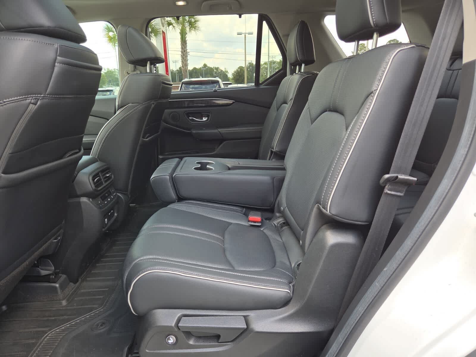 Used 2025 Honda Pilot Elite image 5
