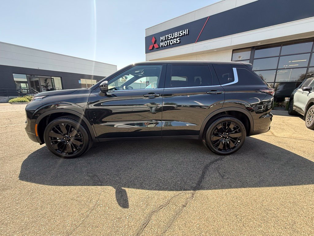 New 2026 Mitsubishi Outlander LE FWD image 7