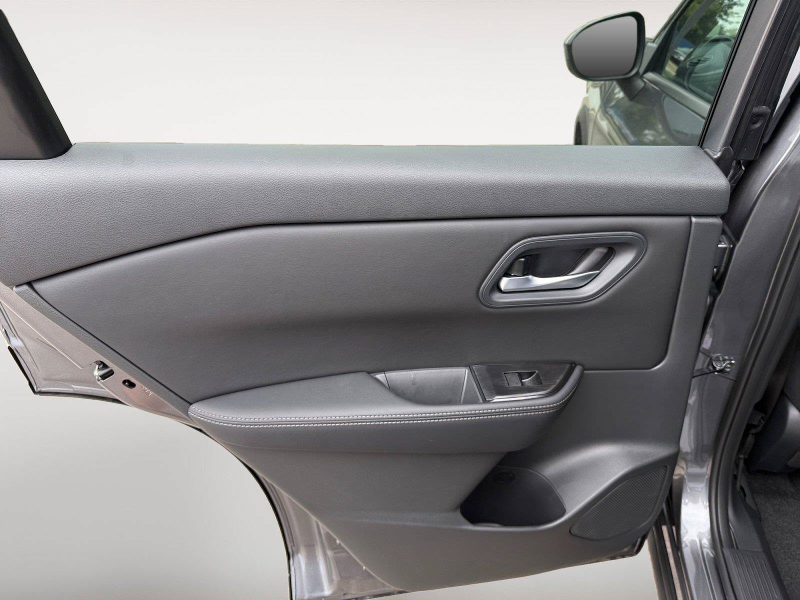 New 2026 Nissan Rogue SV AWD/4WD image 18