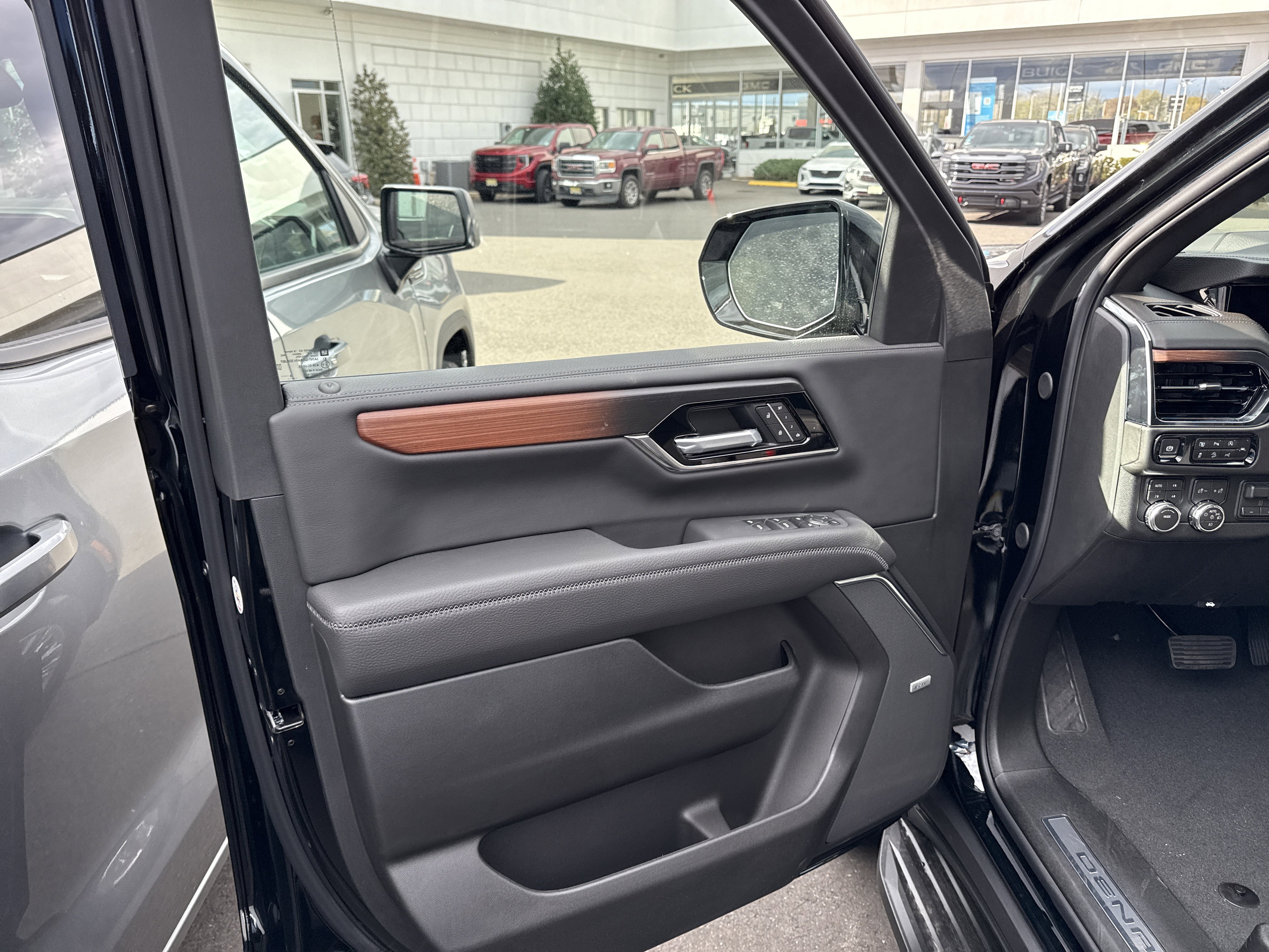 New 2026 GMC Yukon XL Denali image 14