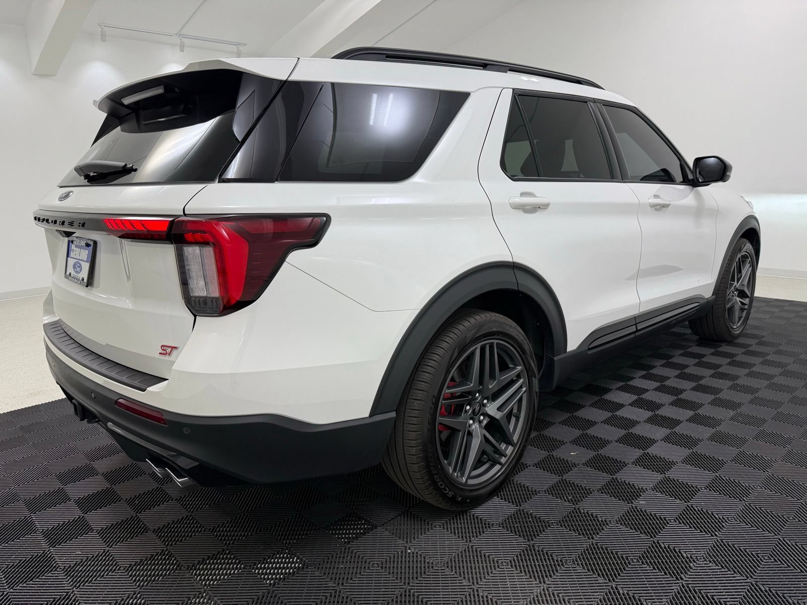 Used 2025 Ford Explorer ST w/ Sun And Sound Package AWD/4WD image 8