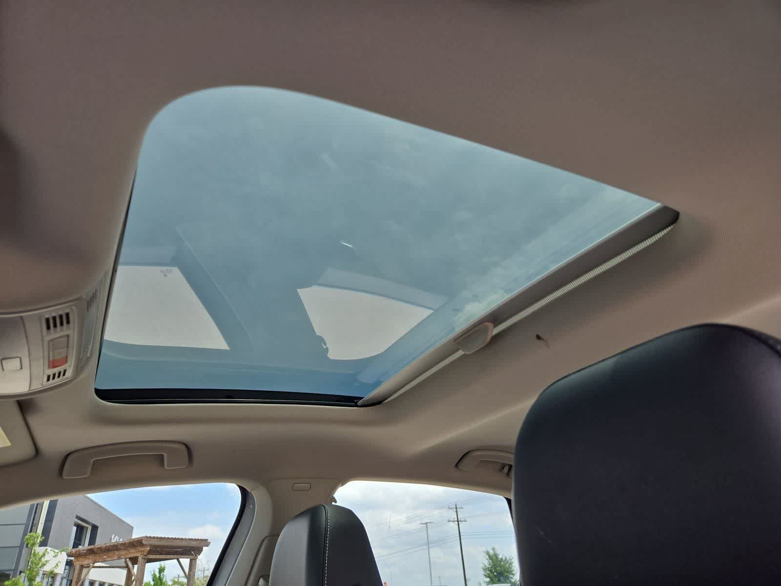 Used 2022 Volkswagen Jetta SE w/ Panoramic Sunroof Package FWD image 17