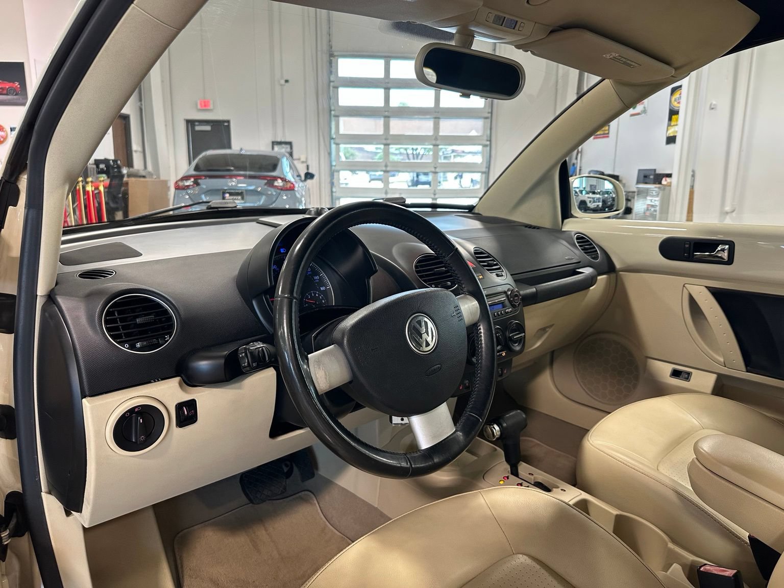 Used 2010 Volkswagen Beetle Final Edition FWD image 24