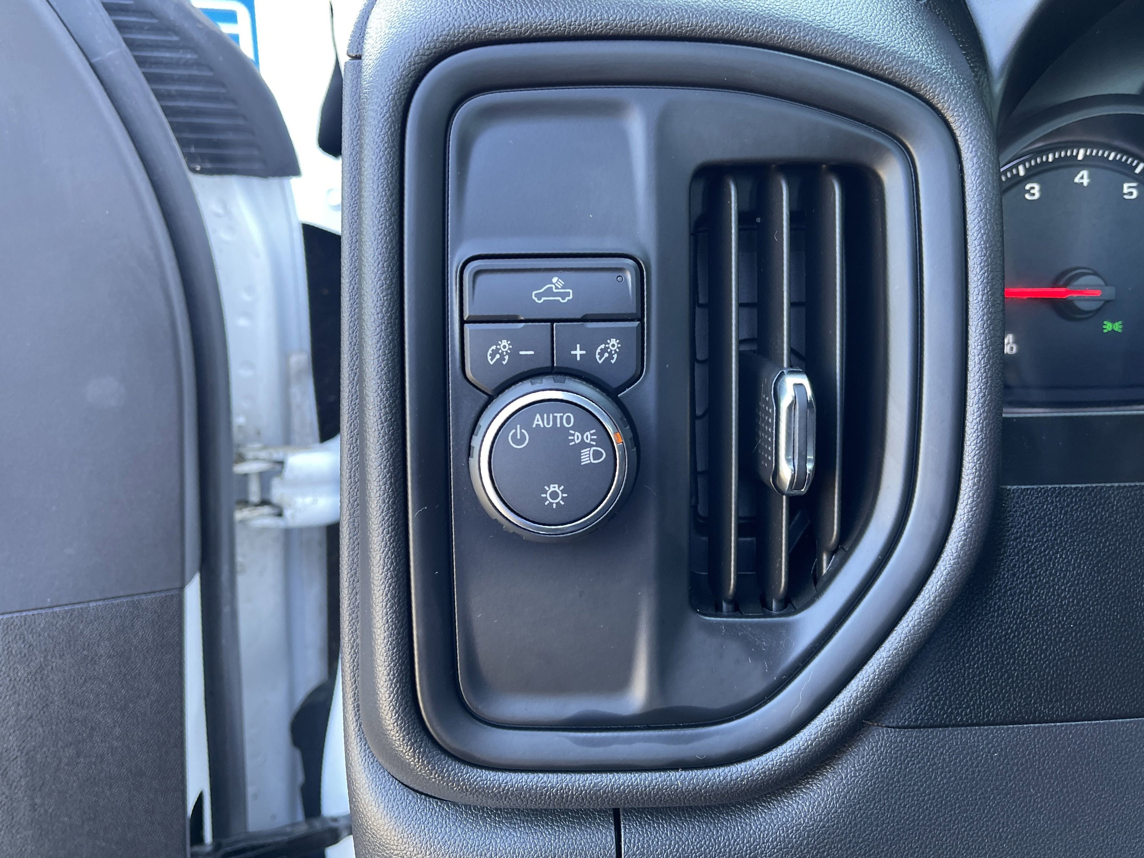 Used 2020 Chevrolet Silverado 1500 W/T image 15