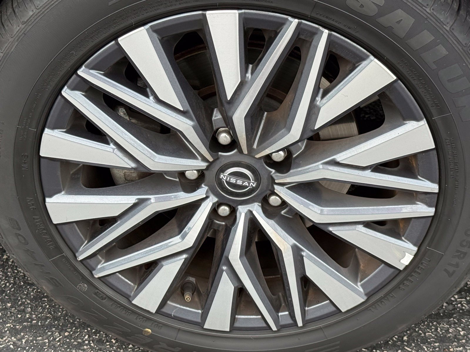 Used 2025 Nissan Altima 2.5 SV FWD image 11