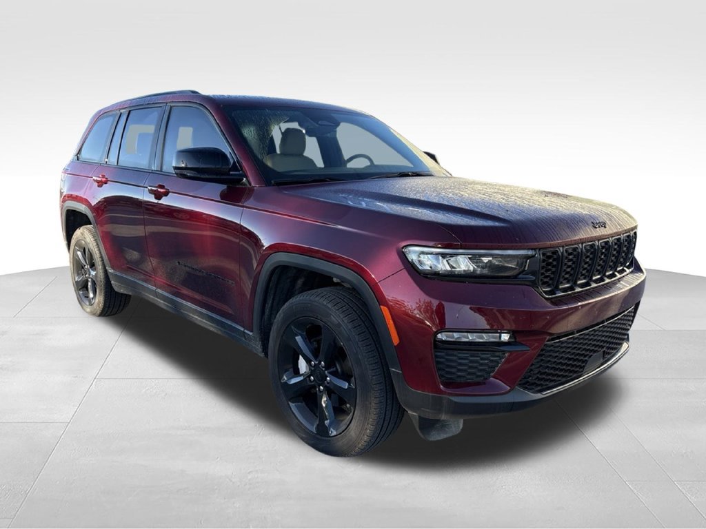 Used 2025 Jeep Grand Cherokee Limited w/ Black Appearance Package AWD/4WD image 3