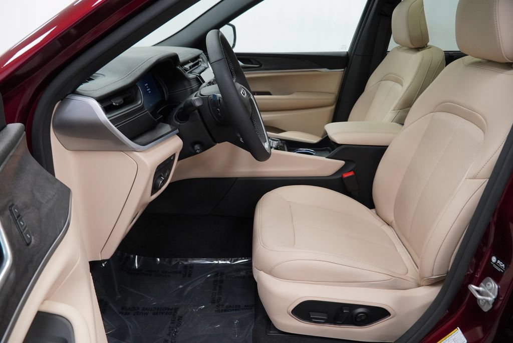 Certified 2025 Jeep Grand Cherokee Limited 4xe w/ Luxury Tech Group II AWD/4WD image 17