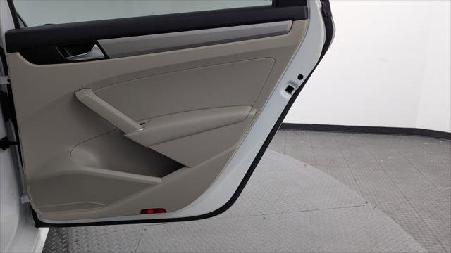 Used 2021 Volkswagen Passat 2.0T SE image 19