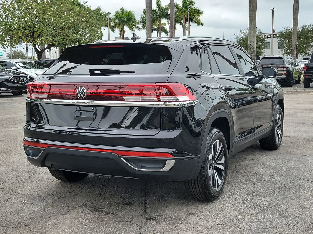 Used 2025 Volkswagen Atlas Cross Sport SE image 6