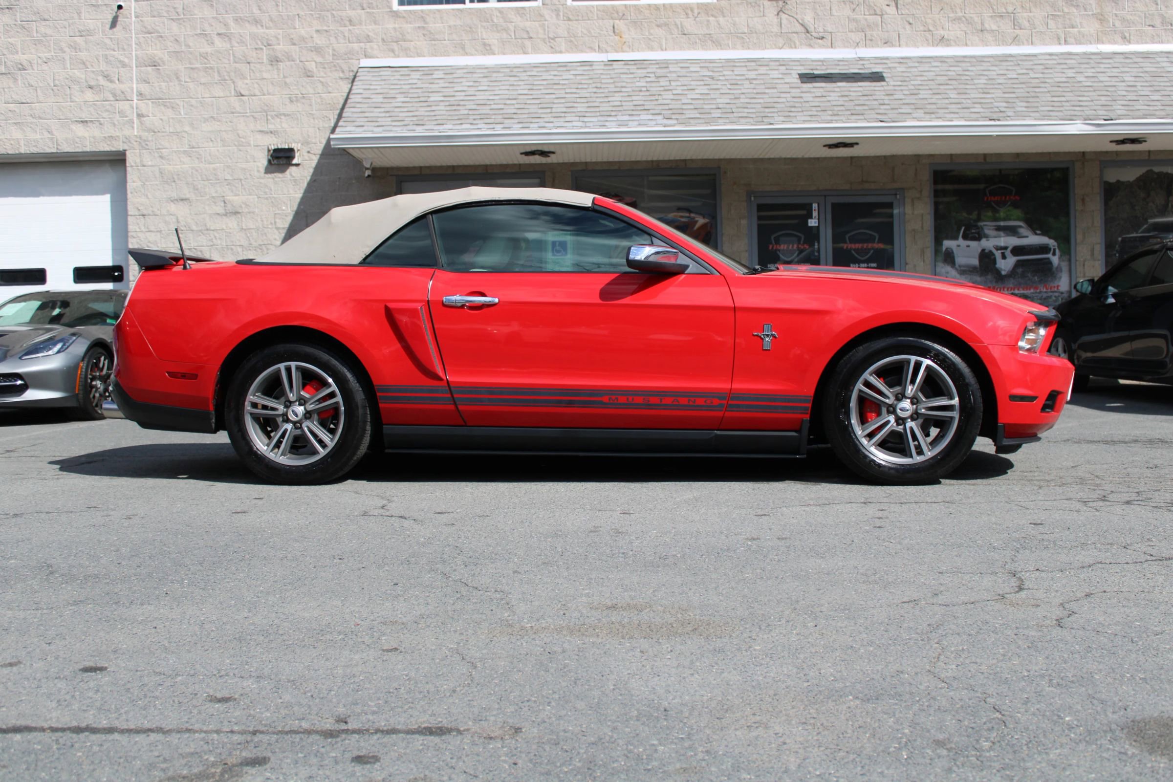 Used 2010 Ford Mustang Convertible image 21