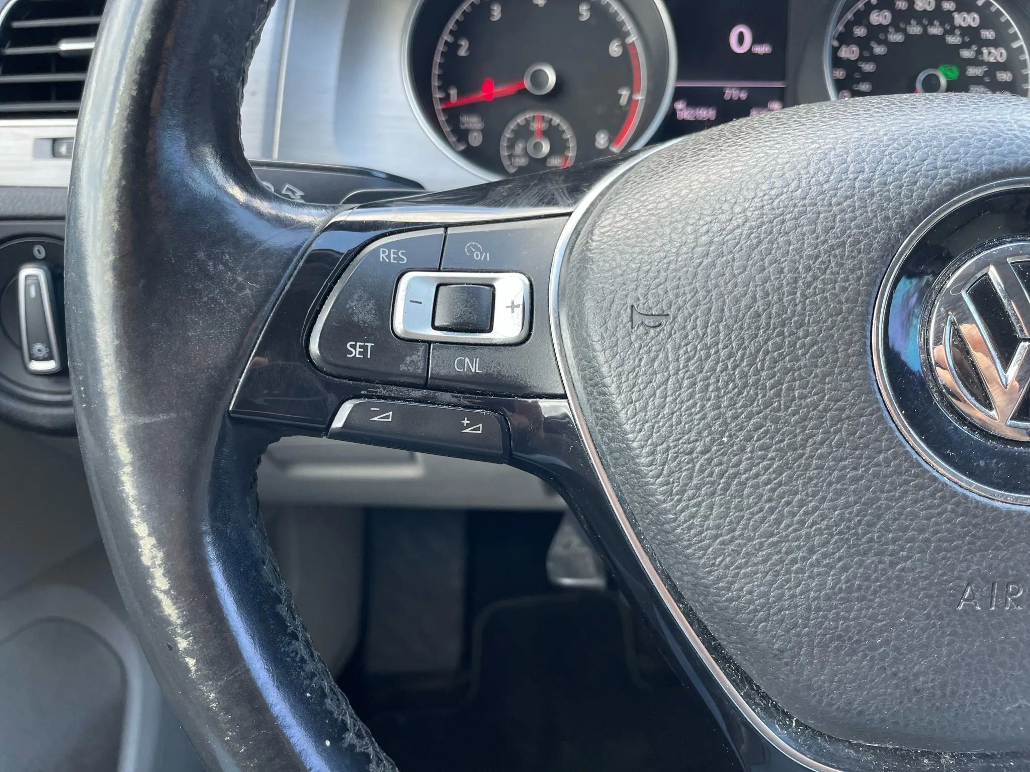 Used 2016 Volkswagen Golf S image 18