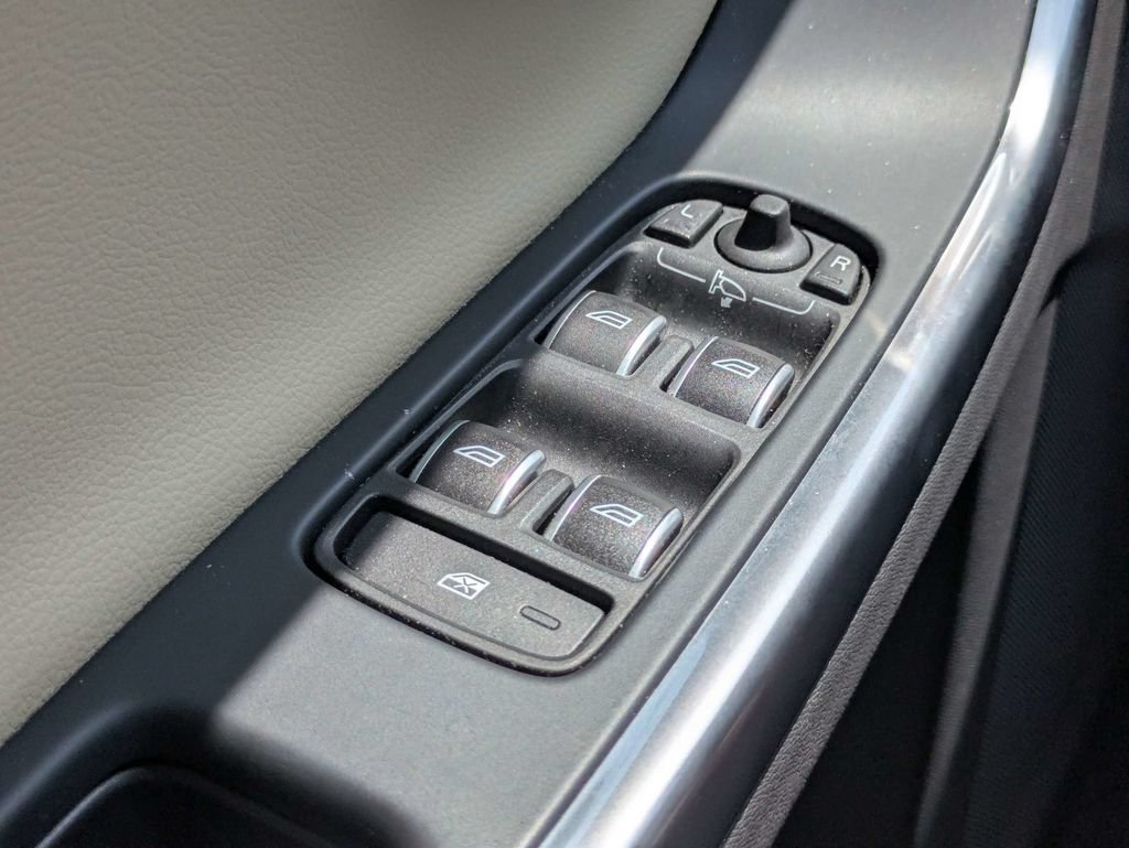 Used 2018 Volvo S60 T5 Inscription FWD image 25
