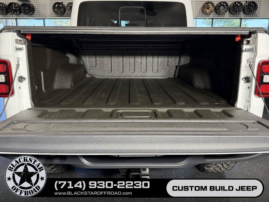 Used 2023 Jeep Gladiator Mojave w/ LED Lighting Group AWD/4WD image 13