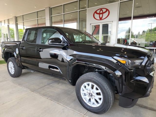 Used 2024 Toyota Tacoma SR5 AWD/4WD image 4