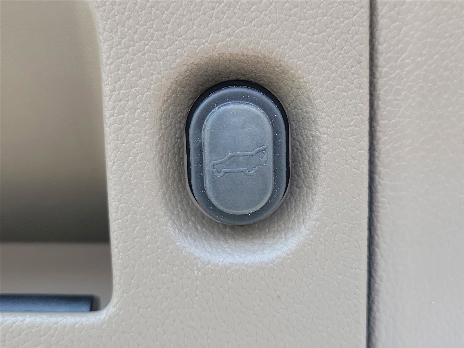 Used 2019 Chevrolet Tahoe Premier AWD/4WD image 9