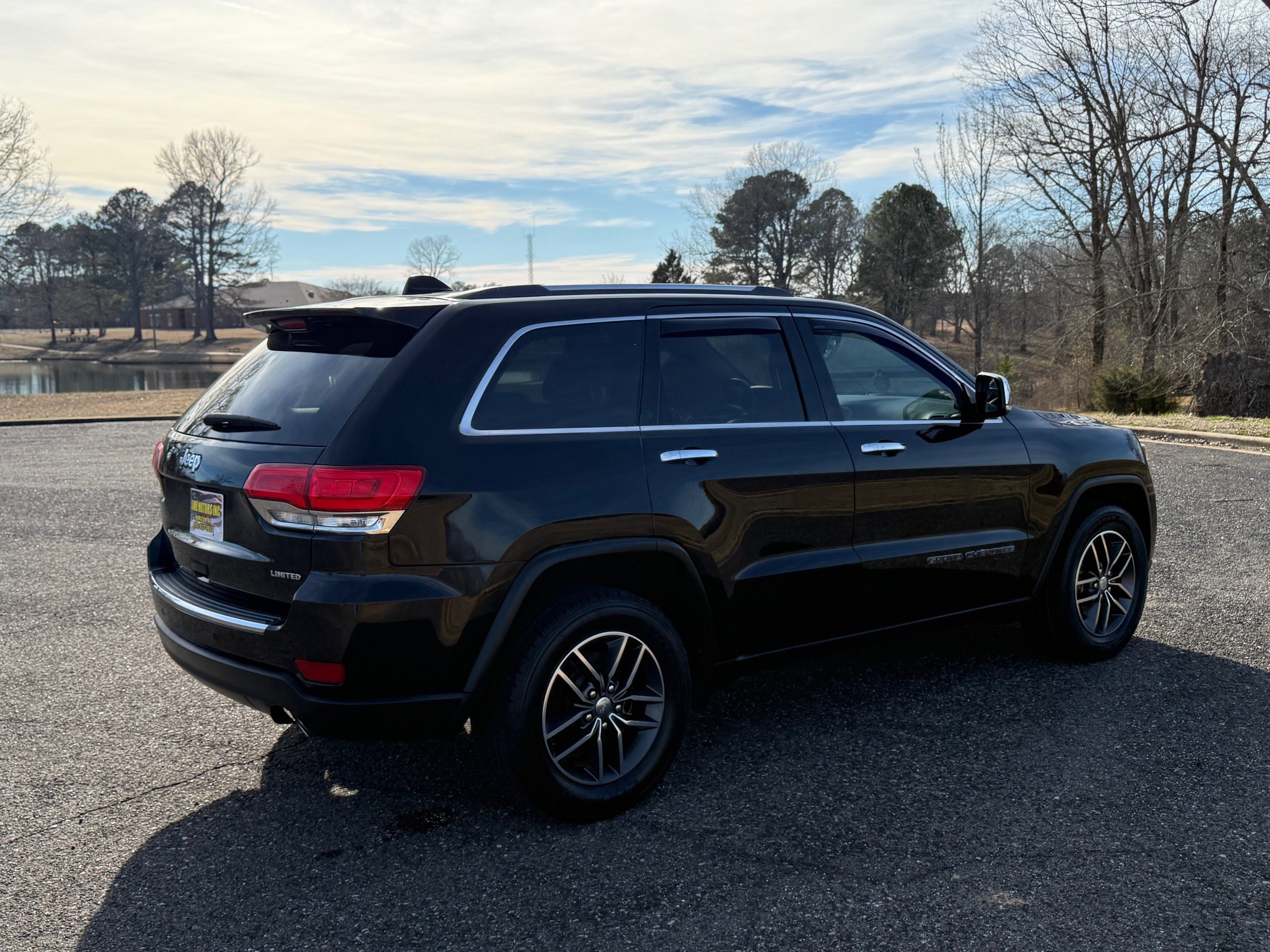 Used 2017 Jeep Grand Cherokee Limited w/ Luxury Group II image 5