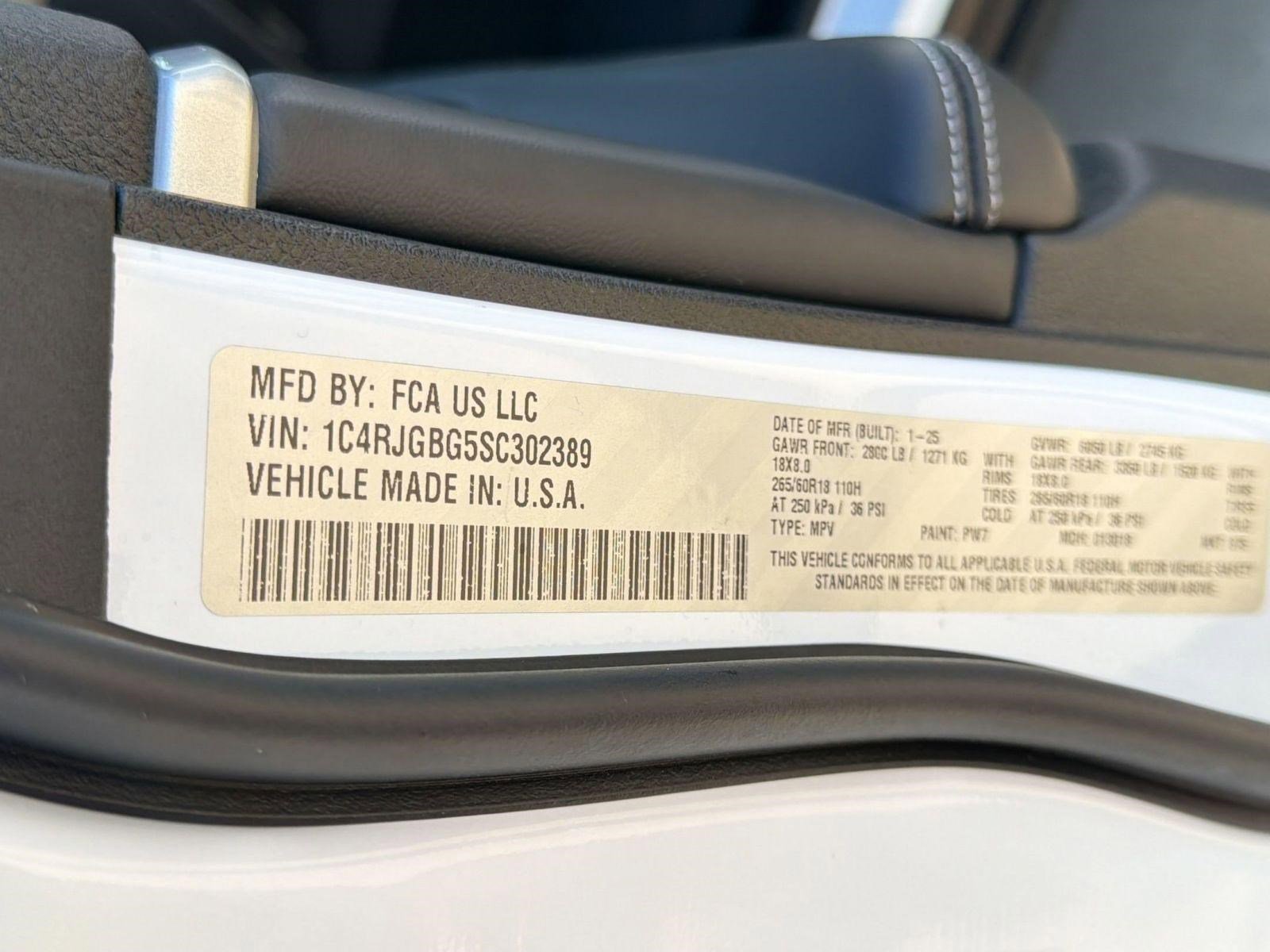 Used 2025 Jeep Grand Cherokee Limited image 21