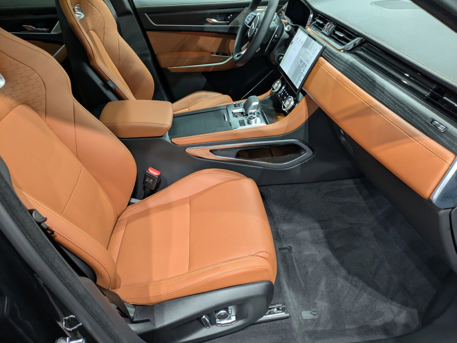 New 2026 Jaguar F-PACE R-Dynamic S image 23