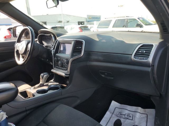 Used 2019 Jeep Grand Cherokee Laredo AWD/4WD image 27