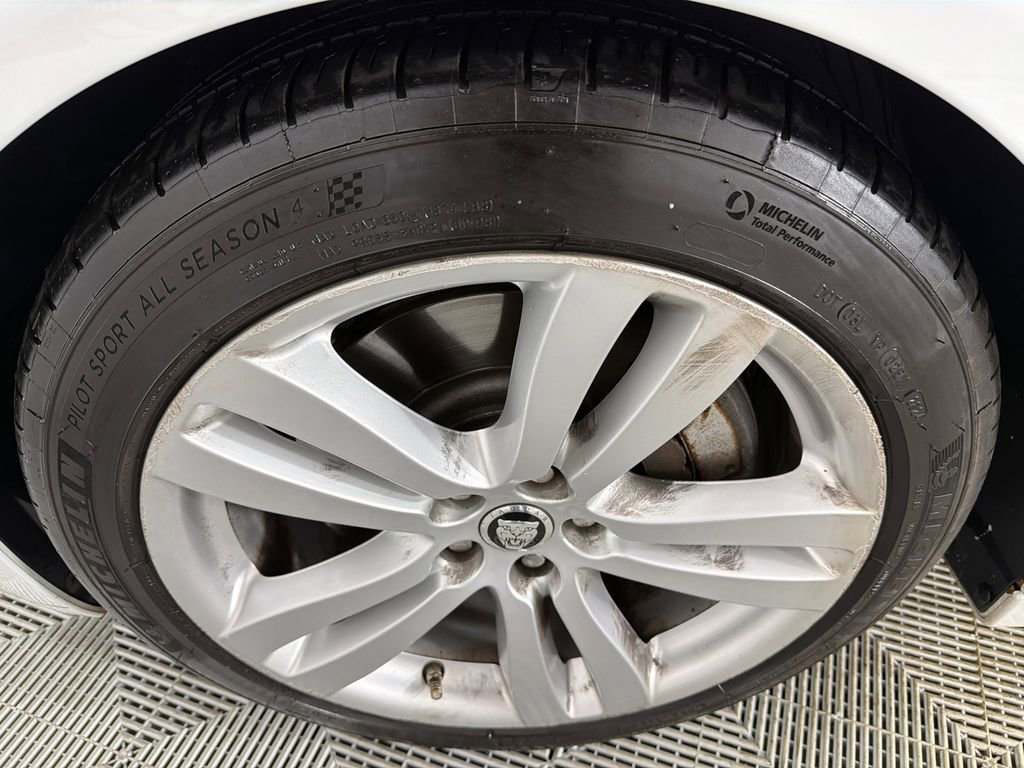 Used 2012 Jaguar XJ L image 13