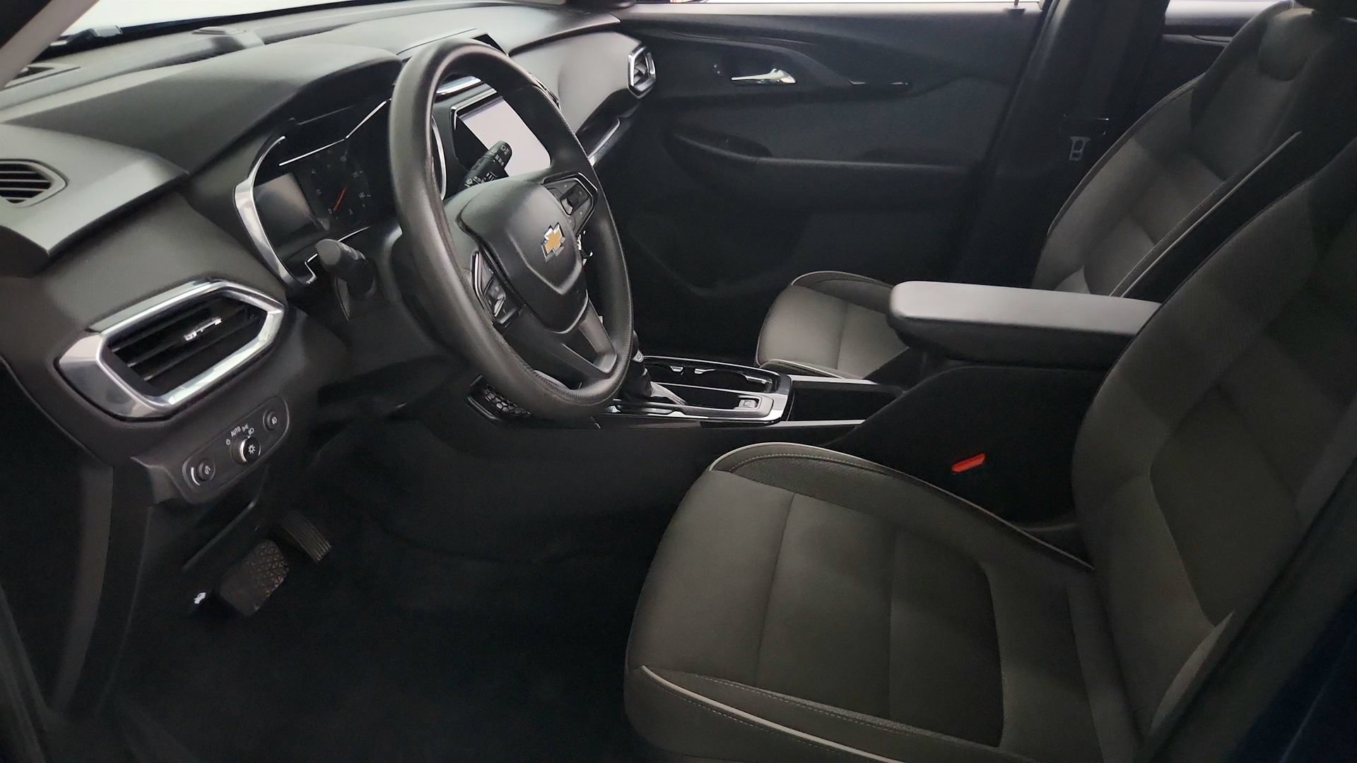 Used 2021 Chevrolet TrailBlazer LT w/ Convenience Package FWD image 18