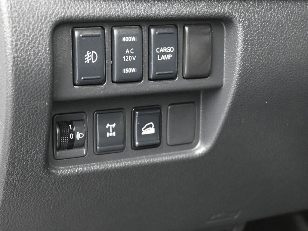 Used 2018 Nissan Titan PRO-4X w/ Pro-4x Convenience Package image 17