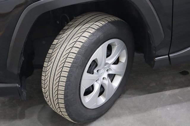 Used 2021 Toyota RAV4 LE image 37