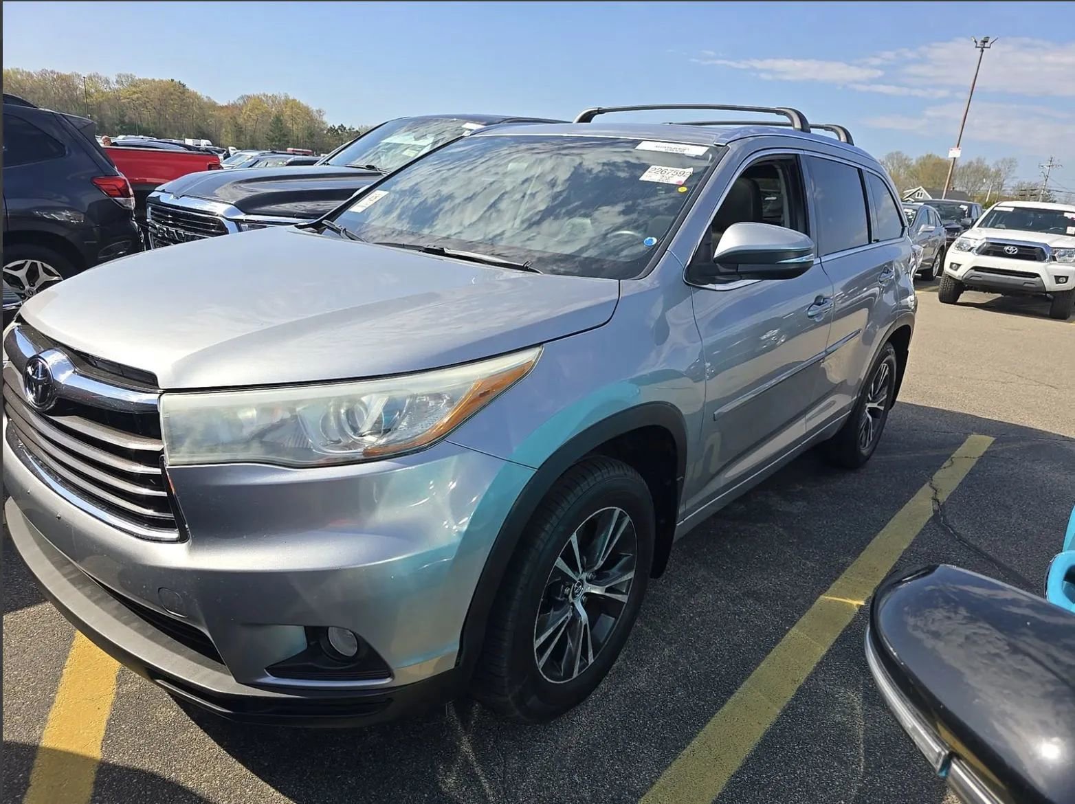 Used 2016 Toyota Highlander XLE AWD/4WD image 1