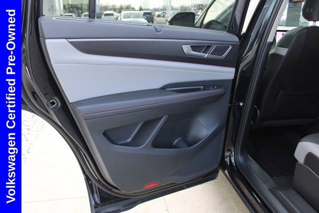 Used 2025 Volkswagen Atlas Peak Edition SE image 27
