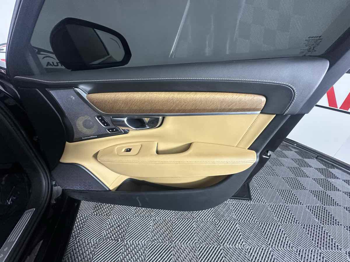 Used 2017 Volvo S90 T6 Inscription w/ Vision Package image 16