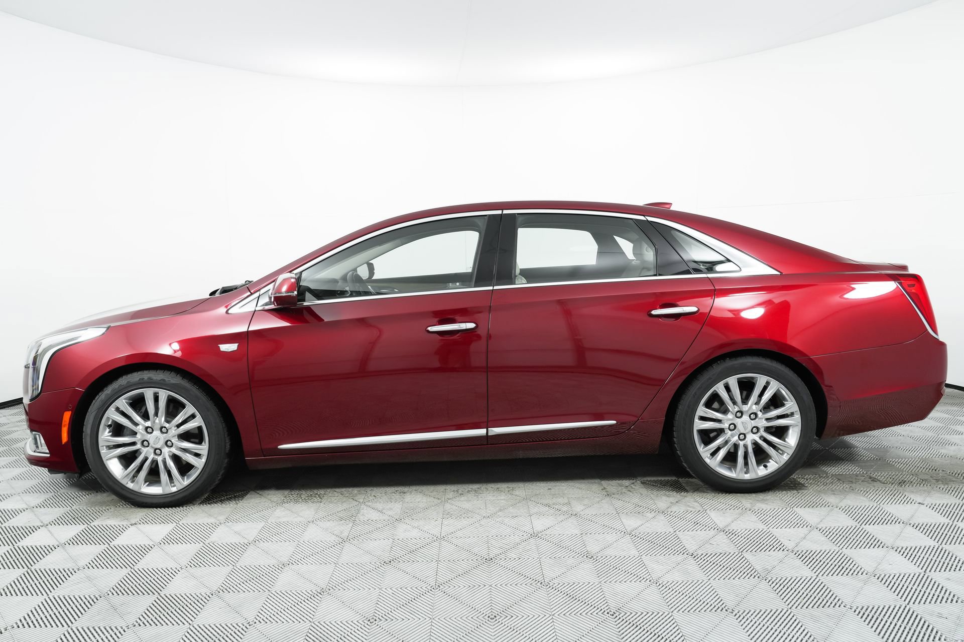 Used 2019 Cadillac XTS Luxury w/ Driver Awareness Package image 4